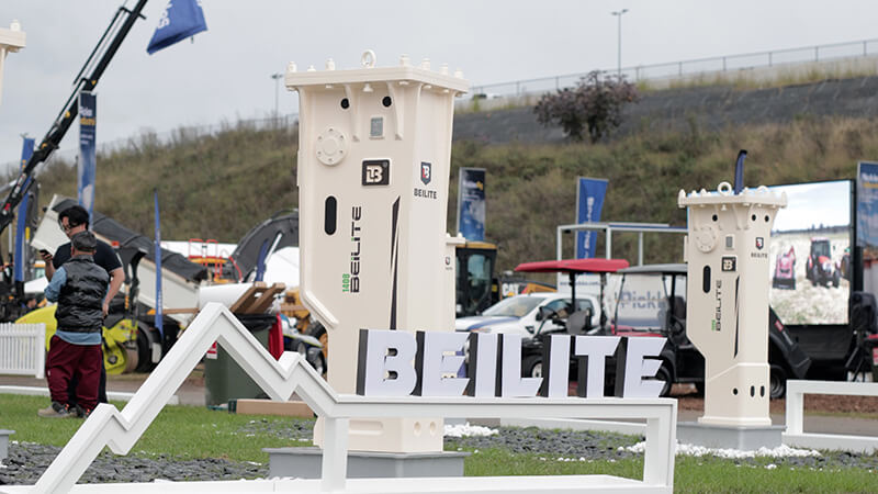 beilite-breaker-at-the-trade-show