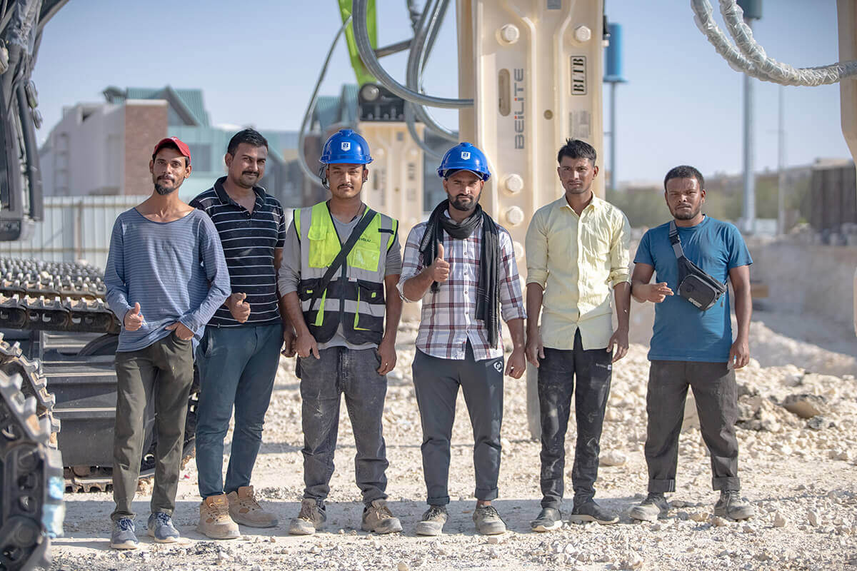 group-photo-of-employees-in-other-countries